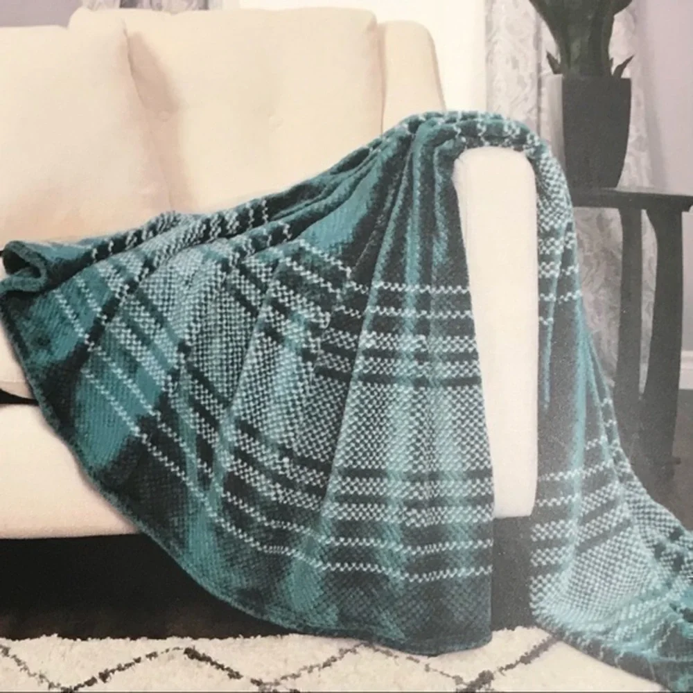 ECO Plush Throw - Forrest Green and Ivory